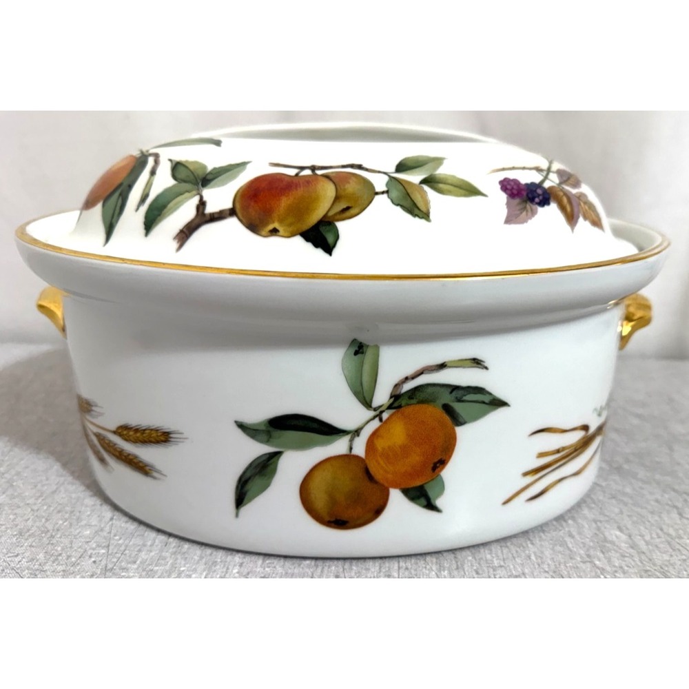 Royal Worcester Evesham 2.5 Qt 10" Covered Oval Casserole Dish Fruit Design